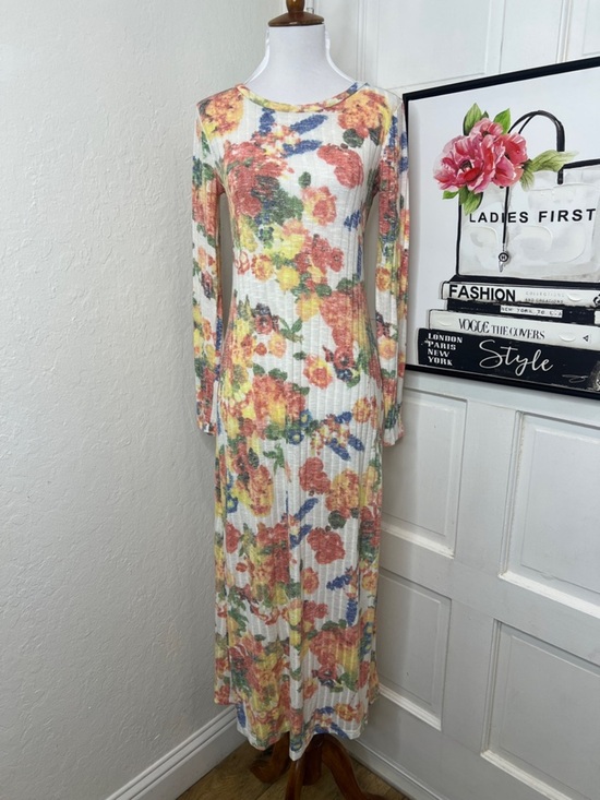 Sonnet James Dresses & Skirts - NWT Sonnet James Floral Midi Dress Size XS